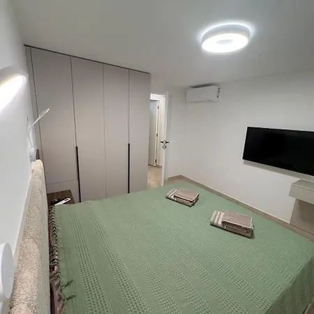 Neuf 3p- Proche & Aeroport Apartmán *